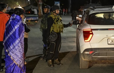 ކަޝްމީރުގައި ޓޫރިސްޓުންނަށް ހަމަލާދީ 24 މީހަކު މަރާލައިފި