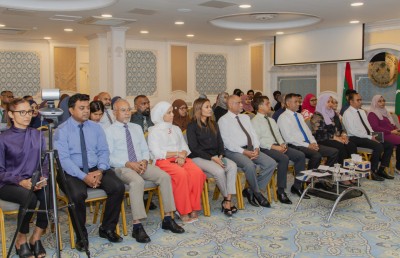 ހެލްތު ސެންޓަރުތަކާއި ހޮސްޕިޓަލްތައް ހިންގާ އިސްވެރިންނަށް ތިން މަސް ދުވަހުގެ ތަމްރީނު ދޭން ފަށައިފި