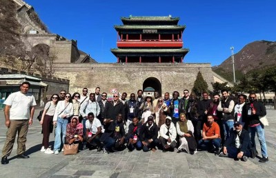 ބެއިޖިންގެ ބަހާރުން، ޗޮންޗިންގެ ދެގުނަ އުފާވެރިކަަމަށް