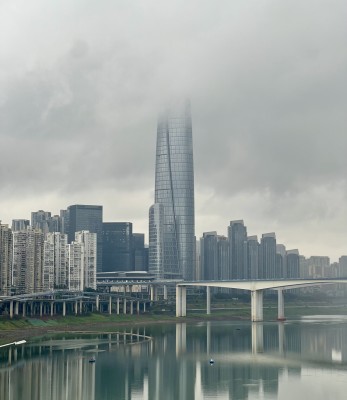 ބެއިޖިންގެ ބަހާރުން، ޗޮންޗިންގެ ދެގުނަ އުފާވެރިކަަމަށް