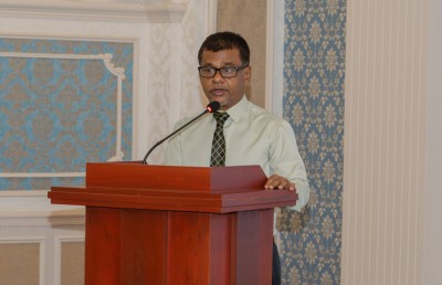 ހެލްތު ސެންޓަރުތަކާއި ހޮސްޕިޓަލްތައް ހިންގާ އިސްވެރިންނަށް ތިން މަސް ދުވަހުގެ ތަމްރީނު ދޭން ފަށައިފި