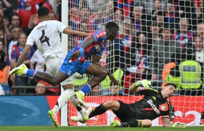 އެސްޓަން ވިލާ ކަޓުވާލައި ކްރިސްޓަލް ޕެލަސް ފައިނަލަށް