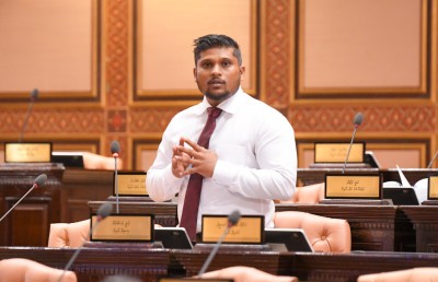 ދުންފަތް މަނާކުރުމުގެ ބިލް ހުށަހެޅި މެންބަރަށް އިންޒާރު ދީފި