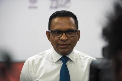 ރާއްޖެއަކު ފަހަތަށް އަރާނެ ޕާޓީއެއް ނޯންނާނެ، އަޅުގަނޑުގެ ފަހަތަށް ވަޑައިގަންނަވާ: ނާޒިމް