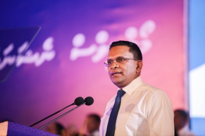 ފައިނުގައި އެއާޕޯޓެއް އަޅައިދޭން ނާޒިމް ވައުދުވެވަޑައިގެންފި