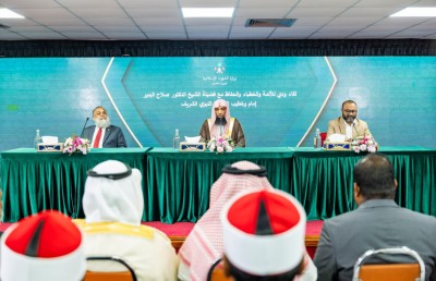 ސުންނަތަށް ތަބާވެ، މެދުމިނުގައި ނަމާދުކުރުމަށް ފަރުވާތެރިވާން ހަރަމްފުޅުގެ އިމާމު އެދިވަޑައިގެންފި