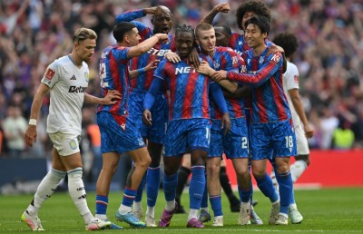 އެސްޓަން ވިލާ ކަޓުވާލައި ކްރިސްޓަލް ޕެލަސް ފައިނަލަށް