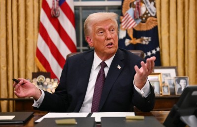 ގާނޫނުއަސާސީ ހިމާޔަތްކުރަންޖެހޭ ކަމެއް ނޭނގެ: ޓްރަމްޕު