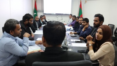 ''ދެންމެ'' ނޫހުގައި ބޭއަދަބީ ސުރުހީ ލިޔާ މައްސަލަ ބަލައި، ނޫސް ހިންގާ ބަޔަކު ހޯދަނީ