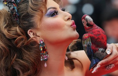 އުރްވަޝީ ކާންސްއަށް ދިޔައީ ހަތަރު ލައްކައިގެ "ގުރައެއް" ހިފައިގެން