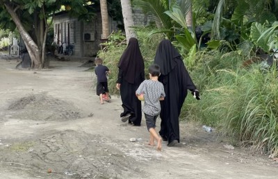 ވިސާ ނެތި ދިރިއުޅޭ ފްރާންސްގެ އާއިލާ ފޮނުވާލެވޭނެ ގޮތެއް އަދިވެސް ނުވޭ!