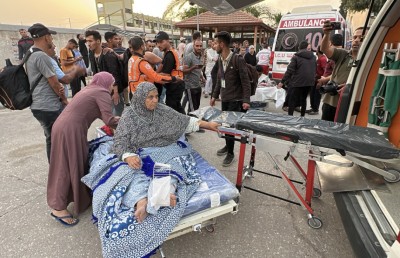 ޣައްޒާގެ ހޮސްޕިޓަލެއް ކައިރިއަށް ހަމަލާދީ 28 މީހަކު ޝަހީދުކޮށްލައިފި