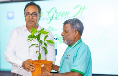 މައި ކޮލެޖުން ކައުންސިލްތަކަށާއި ސްކޫލުތަކަށް 6،000 ގަސް ހަދިޔާ ކޮށްފި