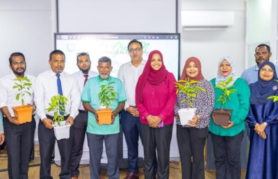 މައި ކޮލެޖުން ކައުންސިލްތަކަށާއި ސްކޫލުތަކަށް 6،000 ގަސް ހަދިޔާ ކޮށްފި