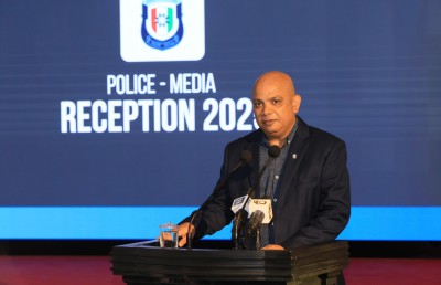 ވަކި ފަރާތަކަށް ބުރަ ނުވެ، ސަމާލުކަން ދީގެން މައުލޫމާތު ފޯރުކޮށްދޭން ނަވީން އެދިވަޑައިގެންފި