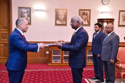 އެމެރިކާއިން ރާއްޖެއަށް ކަނޑައެޅި ފުރަތަމަ ސަފީރުގެ ފަތްކޮޅު ރައީސަށް އަރުވައިފި