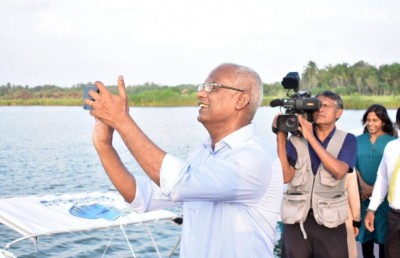 ރައީސްގެ ޝައުގުވެރިކަން ކޮލަމް ލިޔުމާއި ފޮޓޯ ނެގުމަށް!