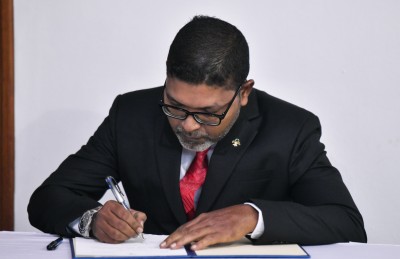 ޖޭއެސްސީން ދެކެނީ ވަކީލުކަމުގެ ހުއްދަ ލިބުނުތާ ހަތް އަހަރުވުމުން ޝަރުތު ހަމަވާނެ ކަމަށް!