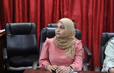 ބްރޯޑްކޮމްގެ އެސްޖީގެ މަގާމުން ޒީނިޔާ ވަކިކޮށްފި