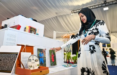 އެއްވަނައިގެ ދެ ލާރި: 2،944 ގަޑިއިރުން ޖެހި 145،000 ސްޓިޗް