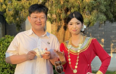 ދިވެހި ކިޔަވާ ޗައިނާގެ ޒުވާނުން ދިވެހި ހެދުމުގައި