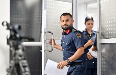 ޝަމްއާންގެ މައްޗަށް މަނީ ލޯންޑްރިންއާ އެކު ތިން ދައުވާއެއް އުފުލައިފި