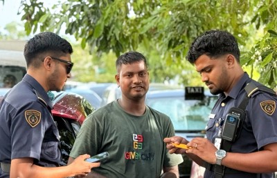 އިމިގްރޭޝަން އޮފިސަރުން ބޮޑީ ވޯން ކެމެރާ ބޭނުންކުރަން ފަށައިފި