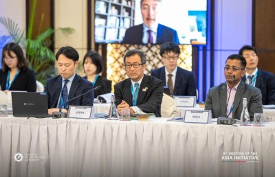 ތަރައްގީއަށް ބޭނުންވާ ފައިސާ ހޯދަން ހަރުދަނާ ޓެކްސް ނިޒާމެއް މުހިންމު: ޒަމީރު