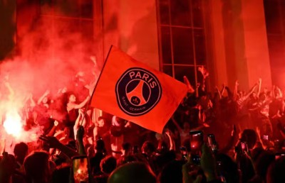 ޕީއެސްޖީގެ ޕެރޭޑްގައި ދެ މީހަކު މަރުވެ އުފާފާޅުކުރުން ހިމޭންވެއްޖެ