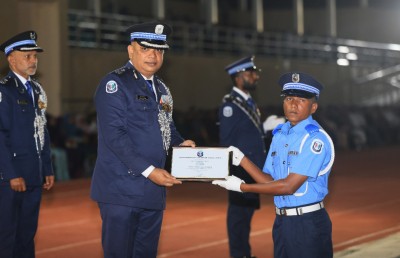 196 ފުލުހަކު އަސާސީ ތަމްރީން ކޯސް ފުރިހަމަކޮށްފި