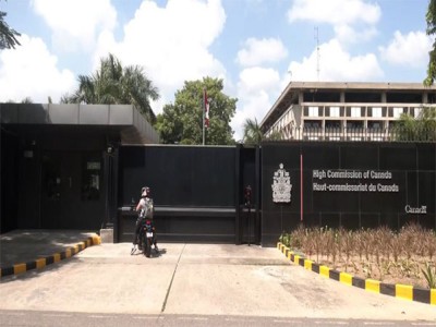 އިންޑިއާއިން ކެނެޑާގެ 41 ޑިޕްލޮމެޓުން ބޭރުކޮށްލަނީ