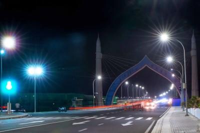 ބްރިޖުގެ އެއްްބައިގެ ލައިޓުތައް ނުދިއްލޭތާ ދޮޅު މަސް