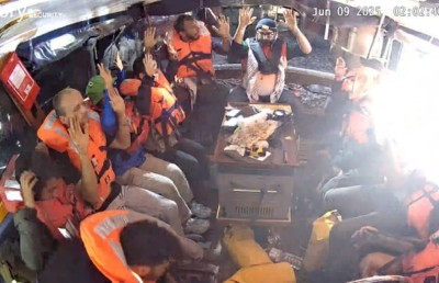 އެހީ ހިފައިގެން ޣައްޒާއަށް ދިޔަ ޔޮޓަށް އިޒްރޭލު ސިފައިން އަރައި ހުއްޓުވައިފި