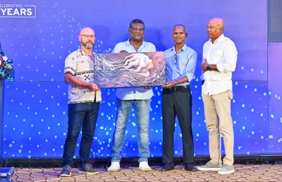 ސިލްވާ ސޭންޑްސްގެ 25 އަހަރުގެ ކާމިޔާބީގެ ދަތުރު، ޑައިވިން އާއި މޫދު ހަރަކާތްތަކުގައި އެންމެ އުހަށް!