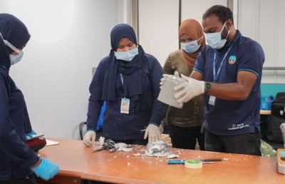 މަސްތުވާތަކެތީގެ ޝިޕްމެންޓާ ހަވާލުވާން ދިޔަ ބިދޭސީ މީހާ ދޫކޮށްލައިފި