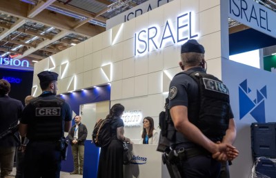 ފްރާންސްގެ އެއާ ޝޯ އެގްޒިބިޝަނުން އިޒްރޭލްގެ ކުންފުނިތައް ބޭރުކޮށްލައިފި