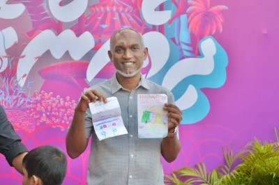 ހައިވޭގެ ރީތި މަންޒަރު ގެއްލުވާލާ ސޯލާ ޕެނަލްތައް، ރަށަކަށް ބަދަލުކުރާނަން: މުއިއްޒު