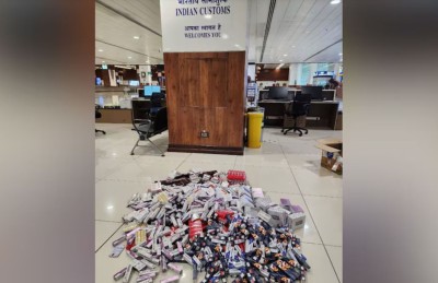 ގިނަ އަދަދެއްގެ ބޭސްތަކެއް ގެންނަން އުޅުނު ދެ ދިވެއްސަކު ކޮޗިން އެއާޕޯޓުން ހުއްޓުވައިފި