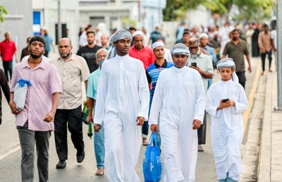 ހަދީސެއްގެ އަލީގައި: ދަރިންނަށް ދެވޭނެ އެންމެ ހެޔޮކަން ބޮޑު ހަދިޔާއަކީ ކޮބާ؟