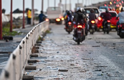 އުދަ އަރާނެ ކަމަށް ލަފާކުރާތީ ބްރިޖުން ދަތުރުކުރާއިރު ހަތަރު ފުރޮޅުލީ އުޅަނދު ބޭނުންކުރަން އެދިއްޖެ