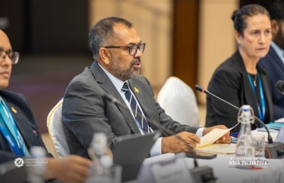 މެދުއިރުމަތީގެ ހަމަނުޖެހުންތަކުން ރާއްޖޭގެ އިގްތިސާދަށް ކުރާނެ އަސަރު މި އަންނަނީ ބަލަމުން: ޒަމީރު