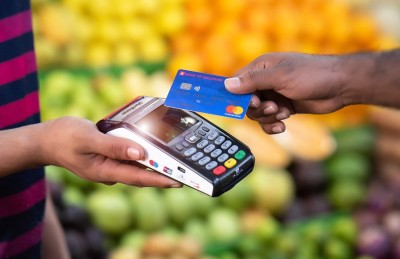 ބީއެމްއެލުގެ ކާޑުތަކުން ކުރާ ބޭރުގެ ވިޔަފާރިތަކަށް މަހަކު 45 މިލިއަން ޑޮލަރު، 75 ޕަސެންޓަކީ އޮންލައިން ވިޔަފާރި!