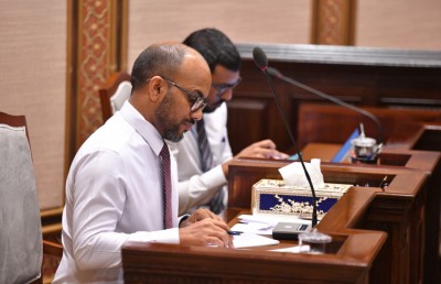 އެމްޑީޕީ މެންބަރުން ކުޑަ ދަށުގައި، ބަޖެޓު ޖަލްސާ ކުރިއަށްނުގެންދެވުނު