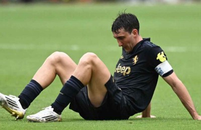 ގަދަ ހޫނަށް ކެތްނުވެގެން ޔުވެންޓަސްގެ 10 ކުޅުންތެރިން ބަދަލުކޮށްދޭން އެދުނު