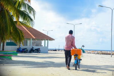 ބިދޭސީއަކު ރަހީނުކުރުމުގެ ތުހުމަތުގައި ހައްޔަރުކުރި މީހާ ޝަރީއަތް ނިމެންދެން ބަންދަށް