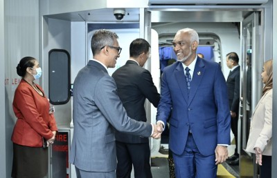 ފުރަމާނަ ދަތުރުފުޅެއްގައި ރައީސްގެ ދެކަނބަލުން ސިންގަޕޫރަށް ވަޑައިގެންފި