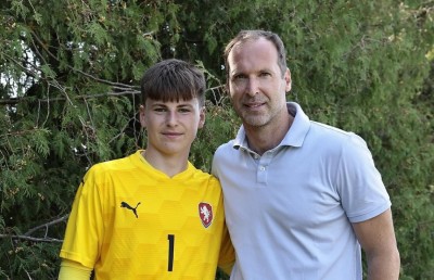 ޗެކުގެ ދެ ދަރިން ފުލަމްގެ އެކަޑަމީގައި