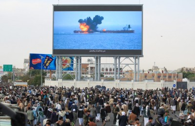 ހޫތީން ރަތް ކަނޑުގައި ބޯޓަކަށް ހަމަލާދެނީ، ދެ މީހަކު މަރުވެއްޖެ