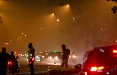 އަލިފާން ނިއްވަން އުޅުނު ތިން ފުލުހަކަށް ދުމުގެ އަސަރުކޮށްގެން ފަރުވާދެނީ