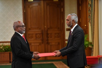 އަދުރޭ ހިމެނޭހެން ރައީސް އޮފީހަށް 16 ބޭފުޅުން